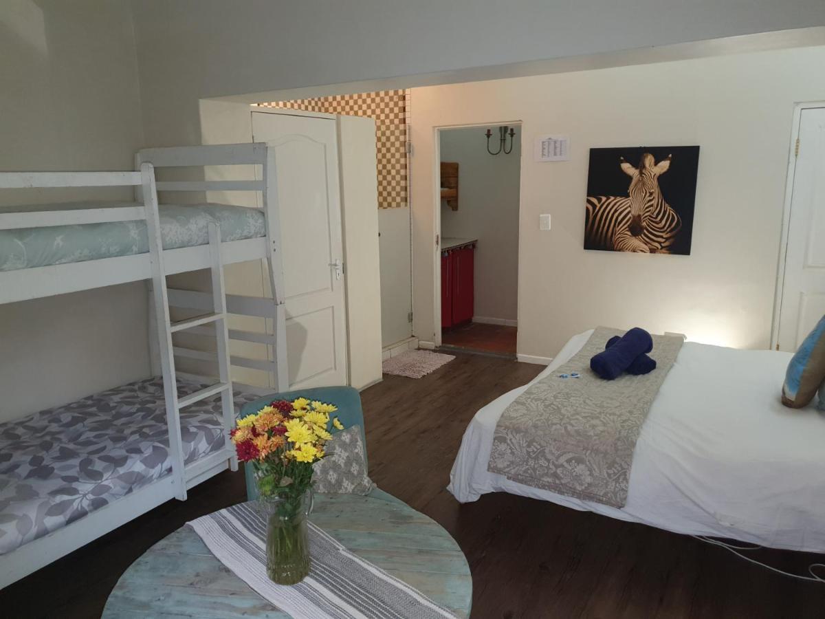 Bedrock Strand Family 4 Sleeper With Private Bathroom Kapstadt Exterior foto