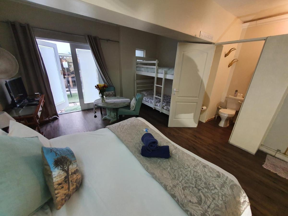 Bedrock Strand Family 4 Sleeper With Private Bathroom Kapstadt Exterior foto